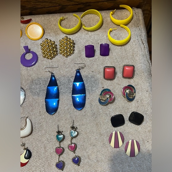 Vintage Fabulous 1980’s Fashion Pierced Earrings Metal & Ceramic (16 Pairs) - Picture 3 of 8